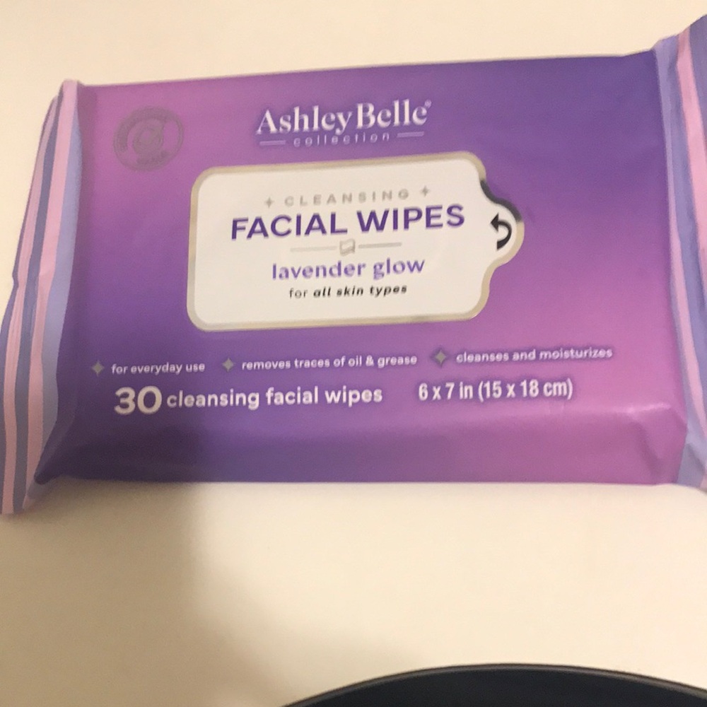 Lavender Glow Cleansing Facial Wipes - Purple (30 Count)
